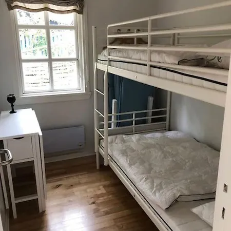 Semesterbostad Hyggeligt Idyllisk Hus